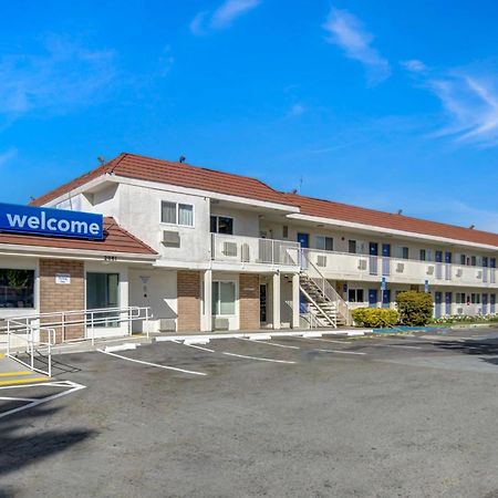 圣何塞机场6号汽车旅馆 聖荷西 外观 照片